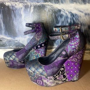 Vintage printed wedges with double ankle straps